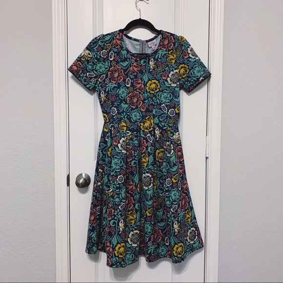 LuLaRoe Dresses & Skirts - Amelia dress